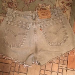 Levi Cutoff Shorts